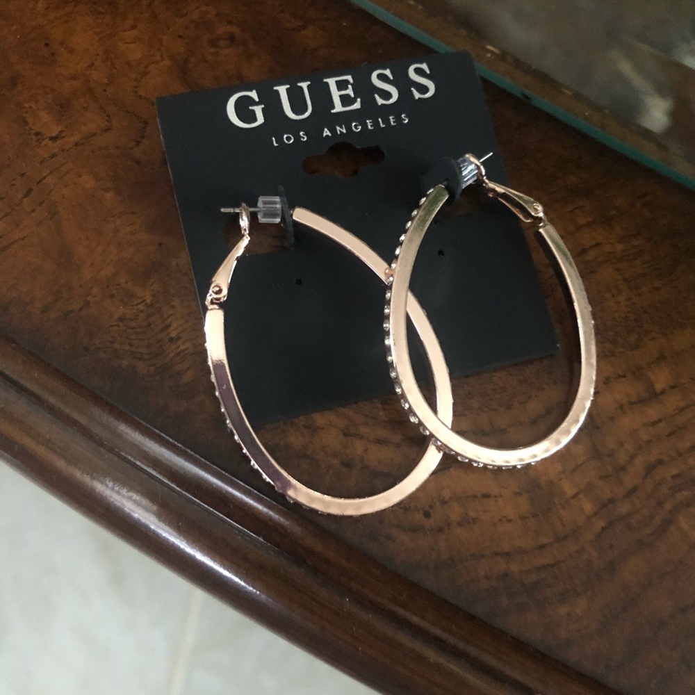 GUESS Silver-Tone Pavé 1 1/4" Oval Hoop Earrings - Picture 3 of 4